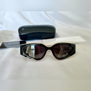 CHANEL cat eye Sunglasses